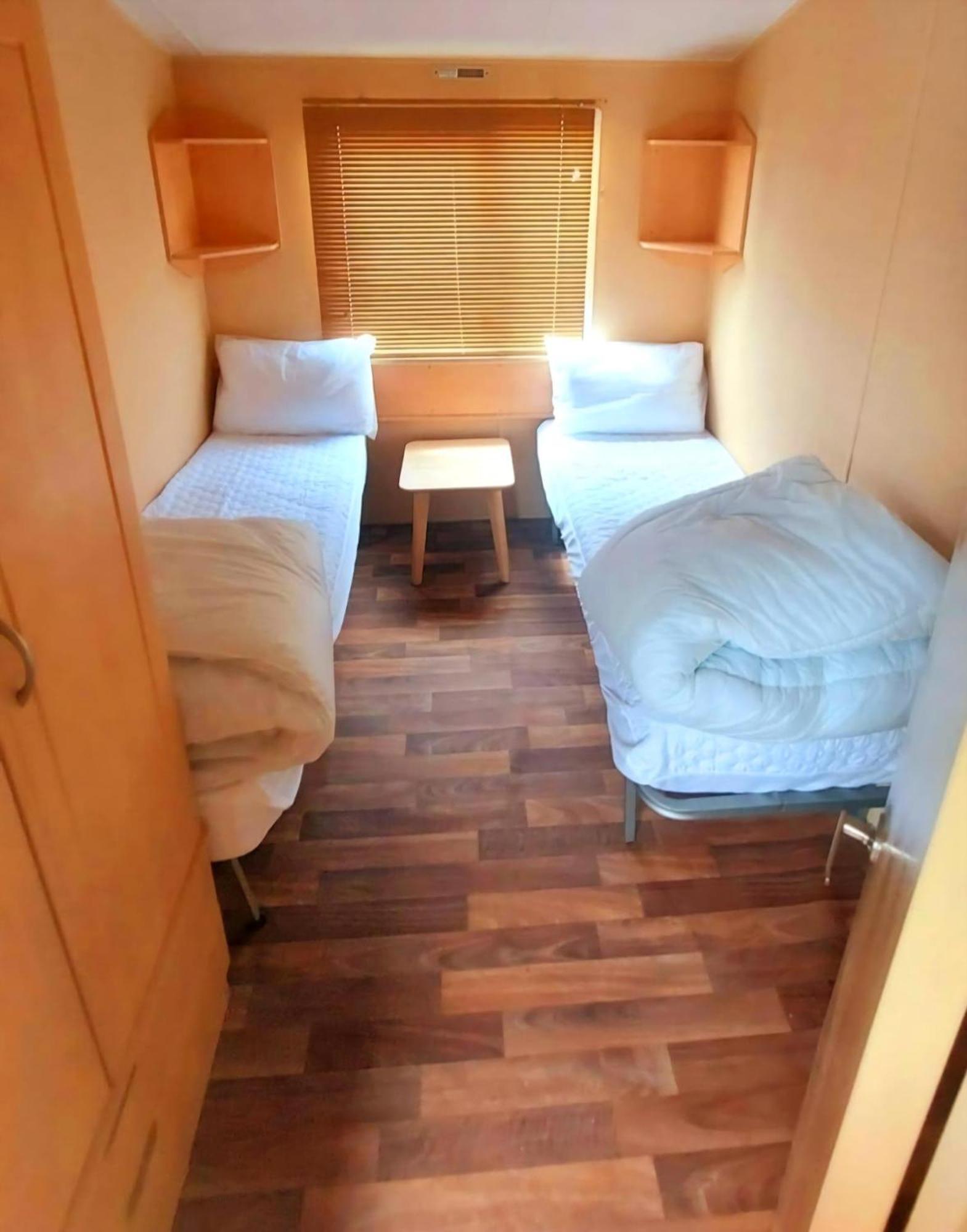 Homely 6 Berth Caravan At Steeple Bay In Essex Ref 36017D Southminster المظهر الخارجي الصورة