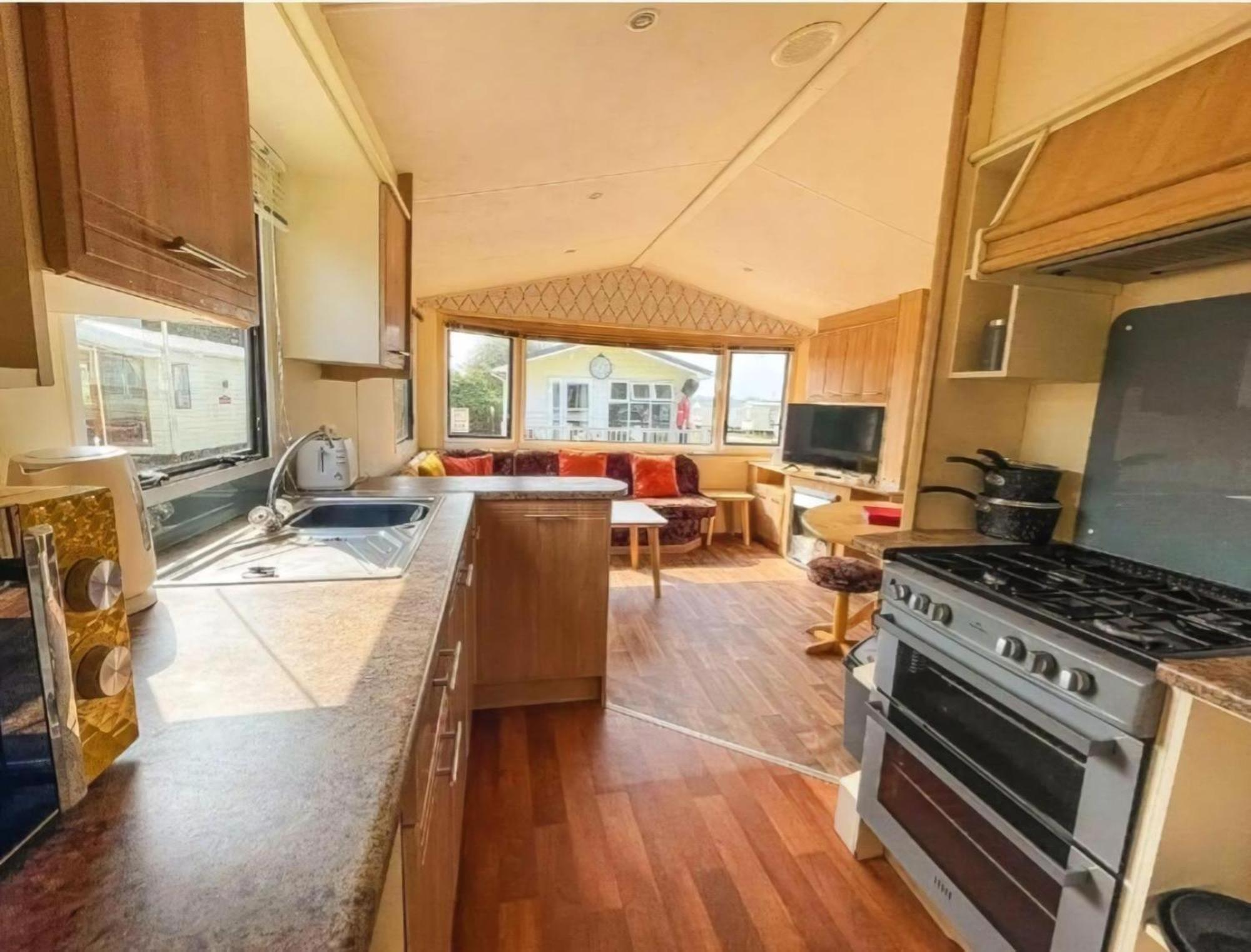 Homely 6 Berth Caravan At Steeple Bay In Essex Ref 36017D Southminster المظهر الخارجي الصورة